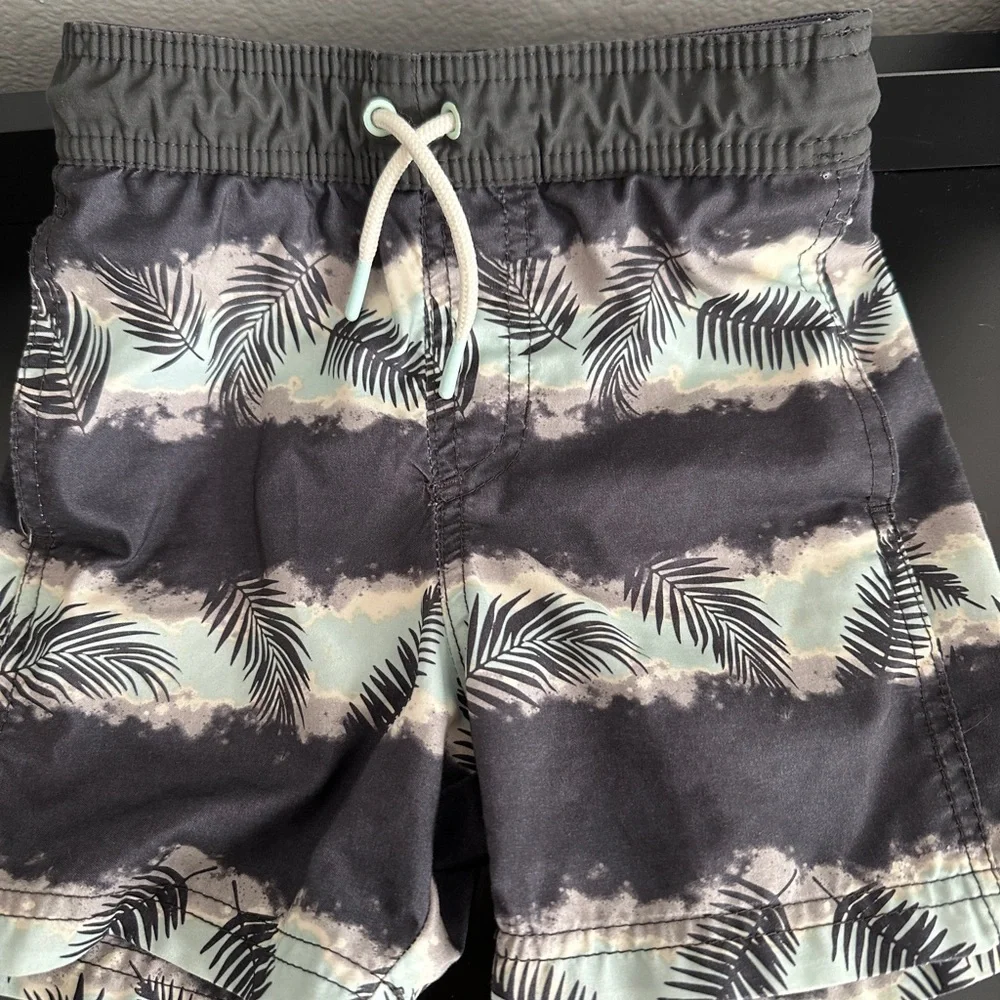 Tropical Print swim Shorts - Black and Green
